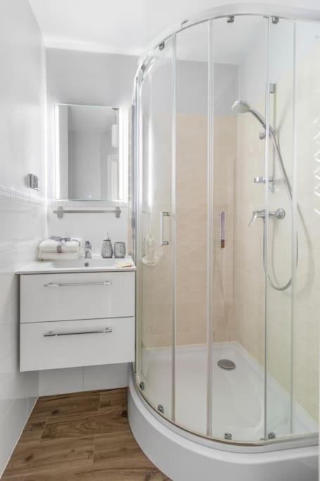 Air-Conditioned Downtown Oasis On Foot To Central Station Metro Smarttv Wifi Warsaw Exterior photo